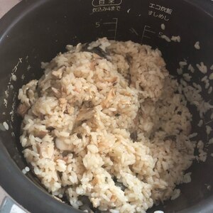 鯖味噌缶の炊き込みご飯